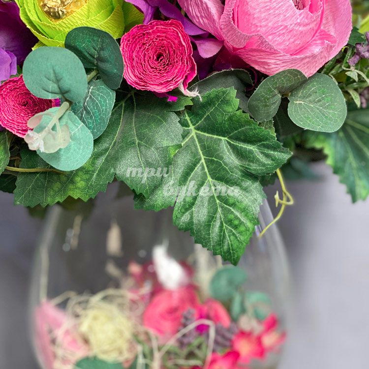 Букет из «Ferrero Rocher» и «Нуе» (крупный план)