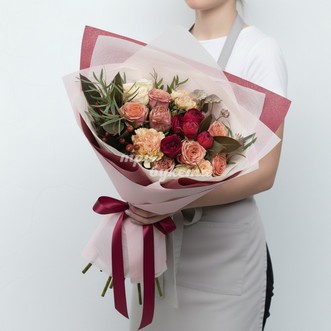 Букет из роз и диантуса