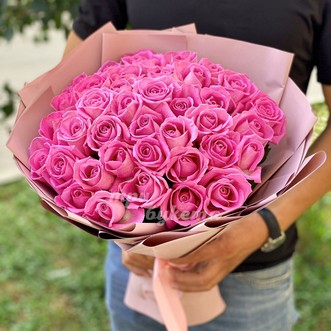 Букет из розовых роз