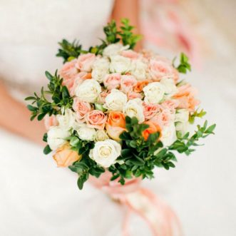 Букет невесты из кустовых роз «Счастливый шаг»
