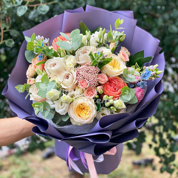 Букет «Джессика» (на фоне зелени)