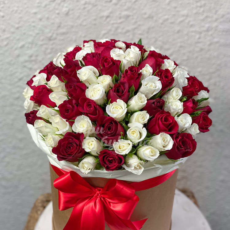 Букет в коробке «Виолет» (крупный план)