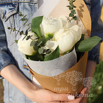 5 белых пионов Дюшес