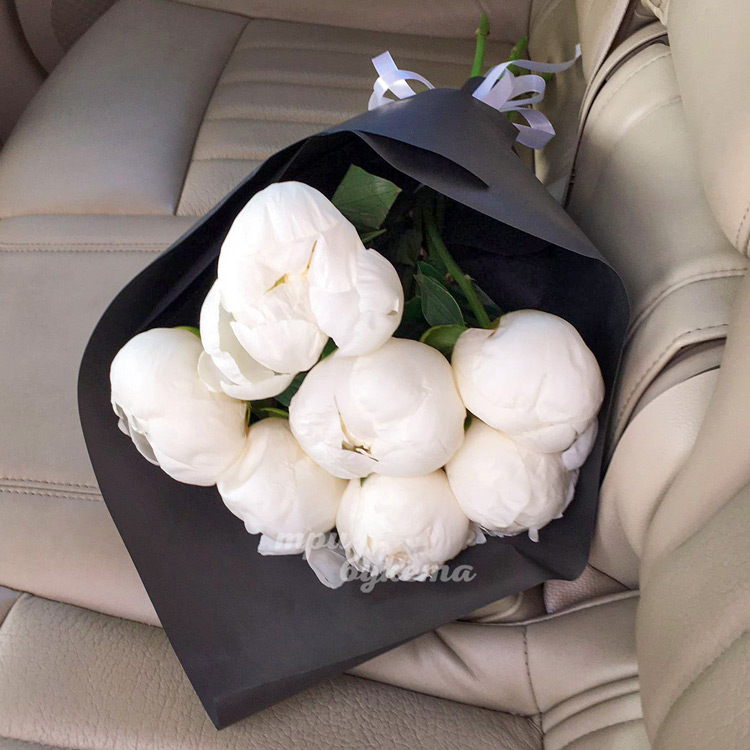 7 белых пионов Premium Блэк (доп. фото)