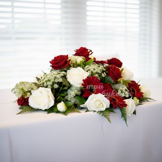 Композиция из роз и борщевика