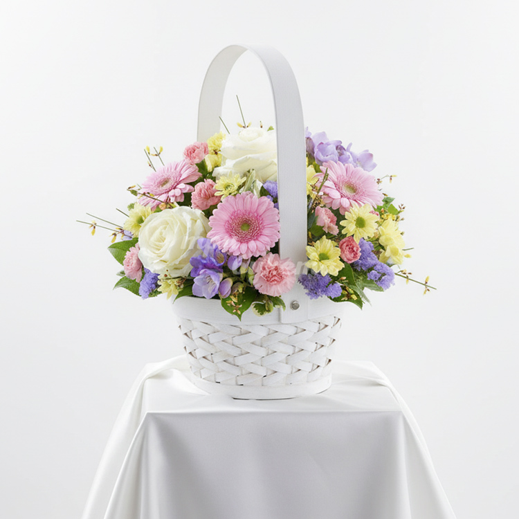 Корзина с герберами и фрезиями