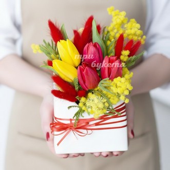 Мини-композиция из тюльпанов Мини-композиция из тюльпанов