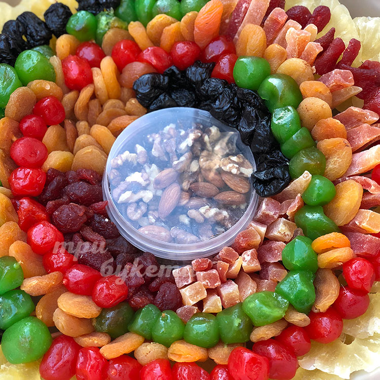 Букет из сухофруктов и миндаля (вблизи)