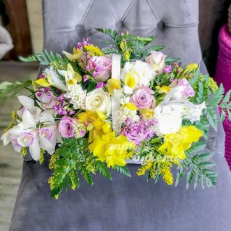 Корзина роз и орхидей