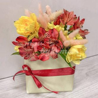 Конвертик альстромерий и лагуруса