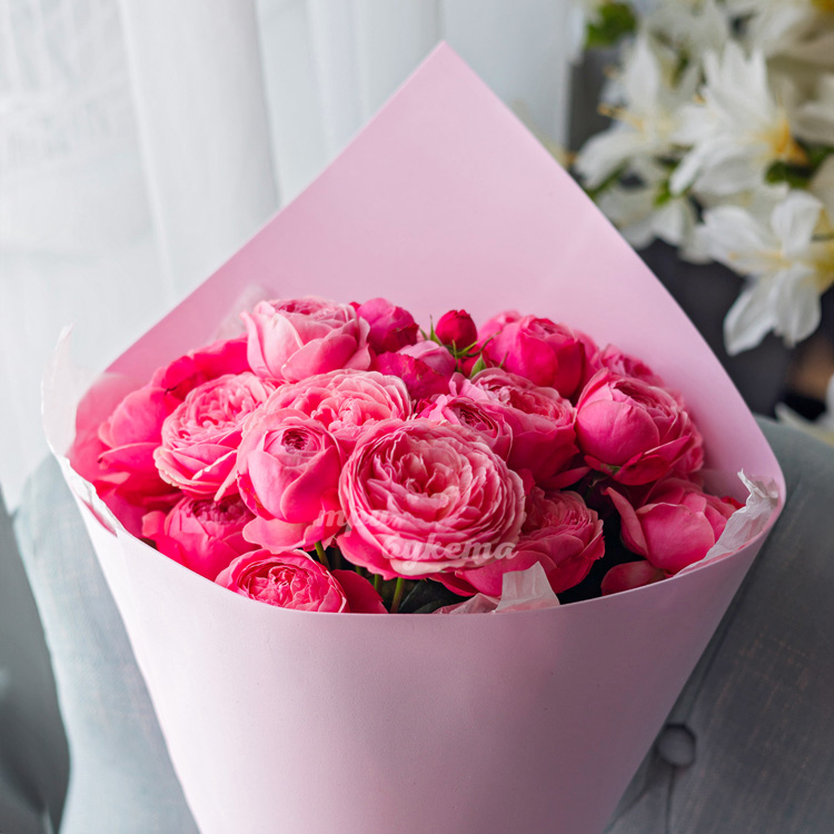 Букет из кустовых роз Сильва Пинк (крупный план)