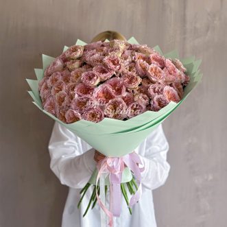 Букет пышных пионовидных кустовых роз Букет пышных пионовидных кустовых роз